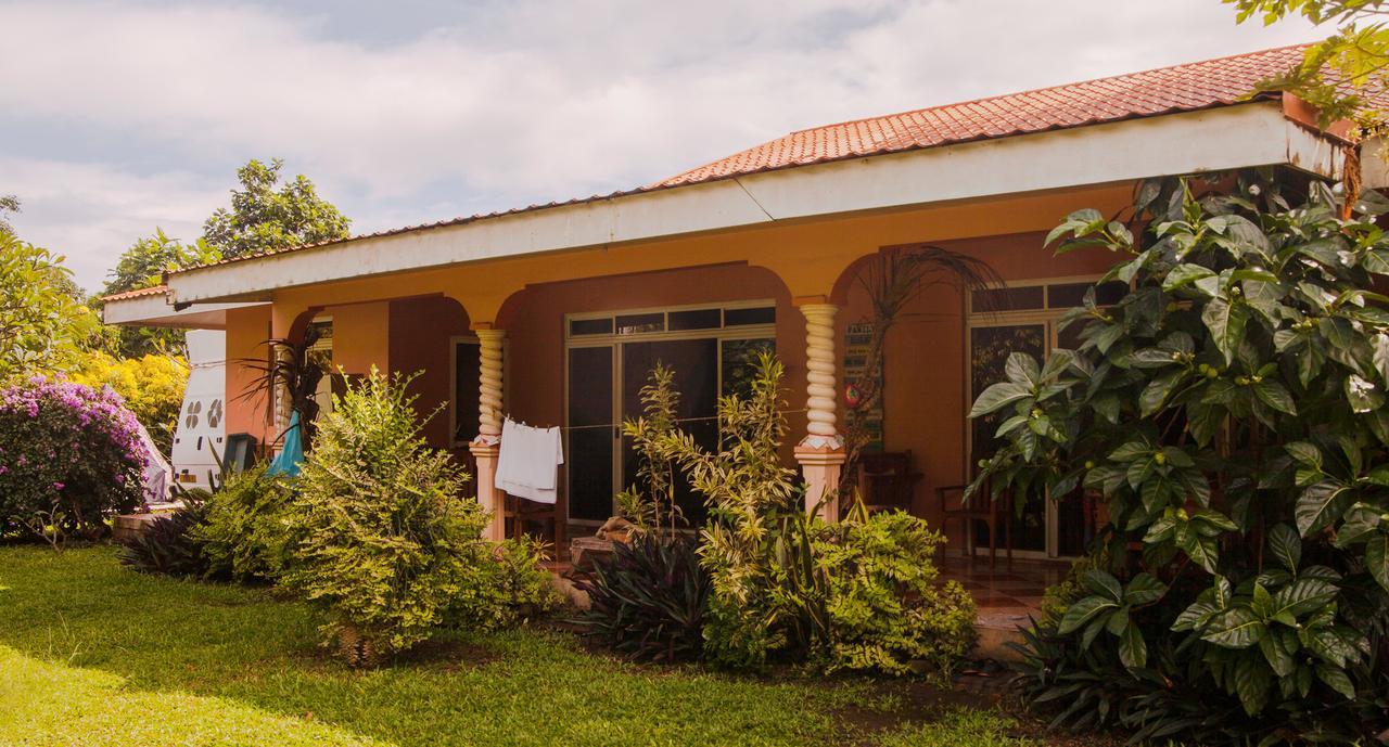 Fare Om Hotel Pihaena Exterior photo